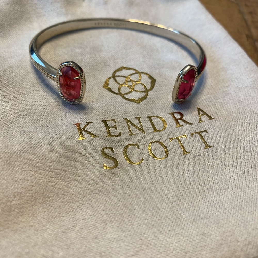 Kendra Scott Elton Pinch Bracelet in Berry Glass